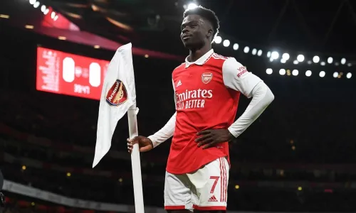 Bukayo Saka đang thi đấu cho câu lạc bộ Arsenal